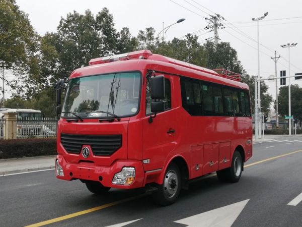 東風四驅(qū)17座越野客車